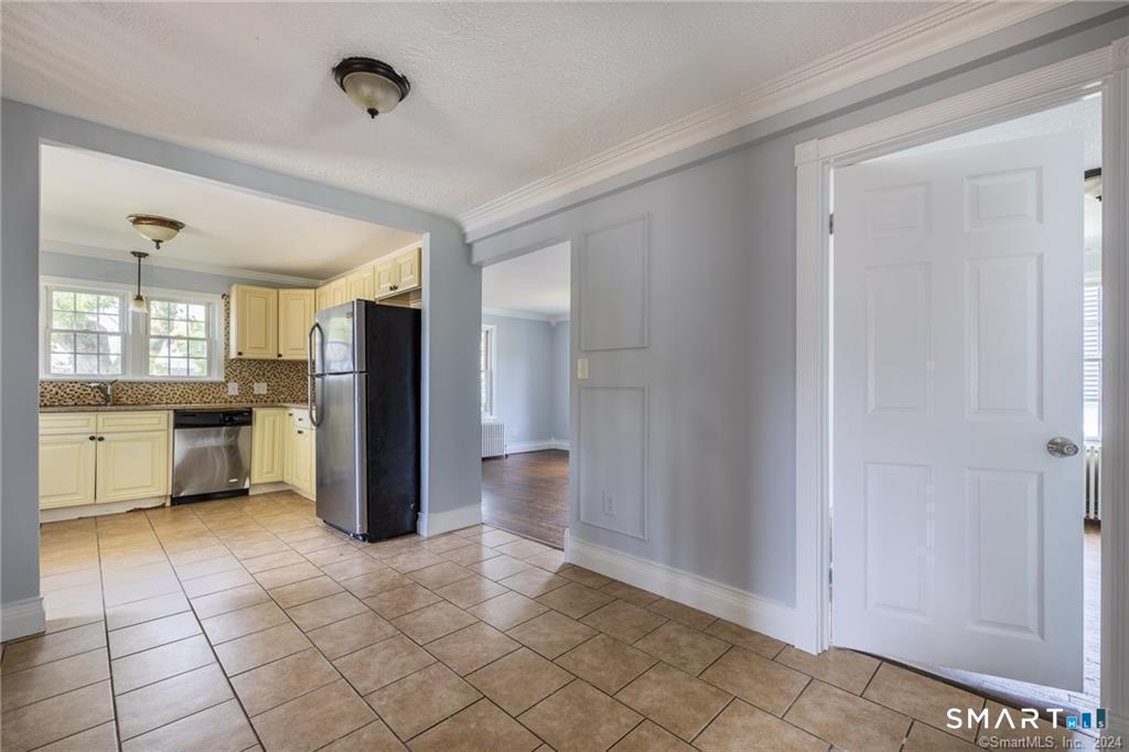 480 Ezra Street photo 10