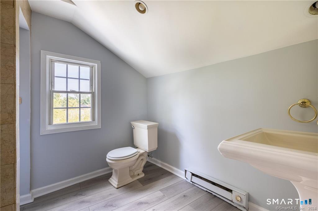 480 Ezra Street photo 30