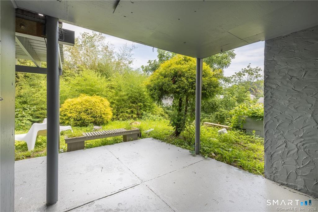 480 Ezra Street photo 32