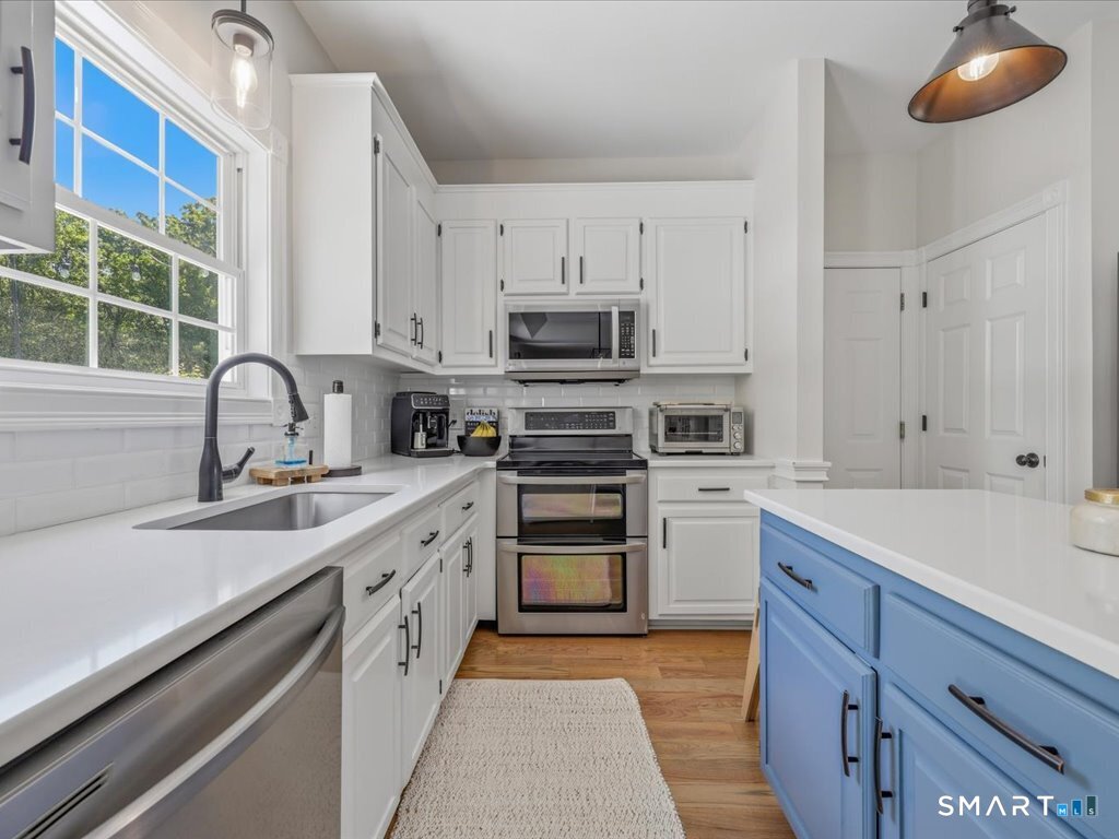 38 Tarragon Drive photo 10