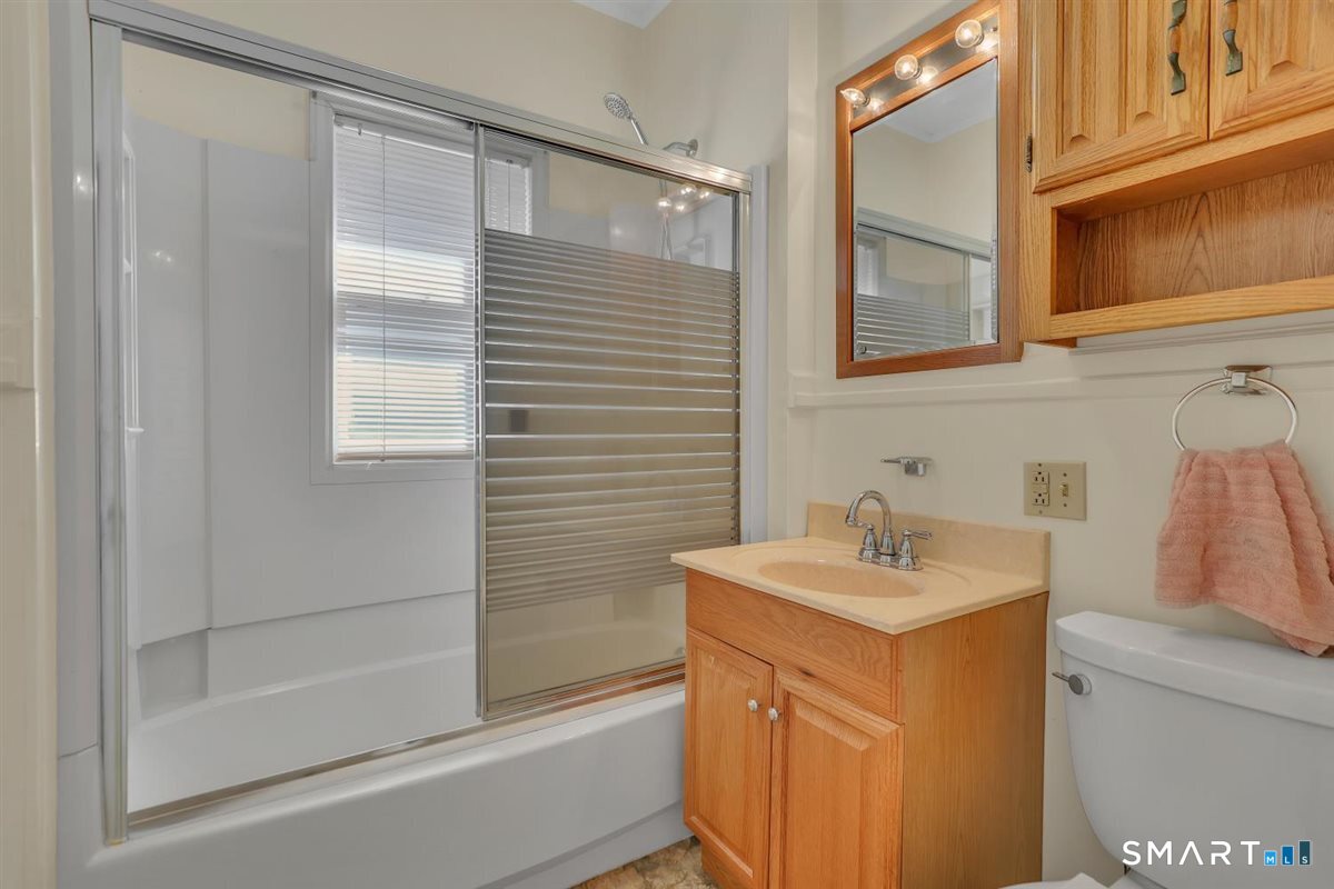 225 Stratford Road photo 15