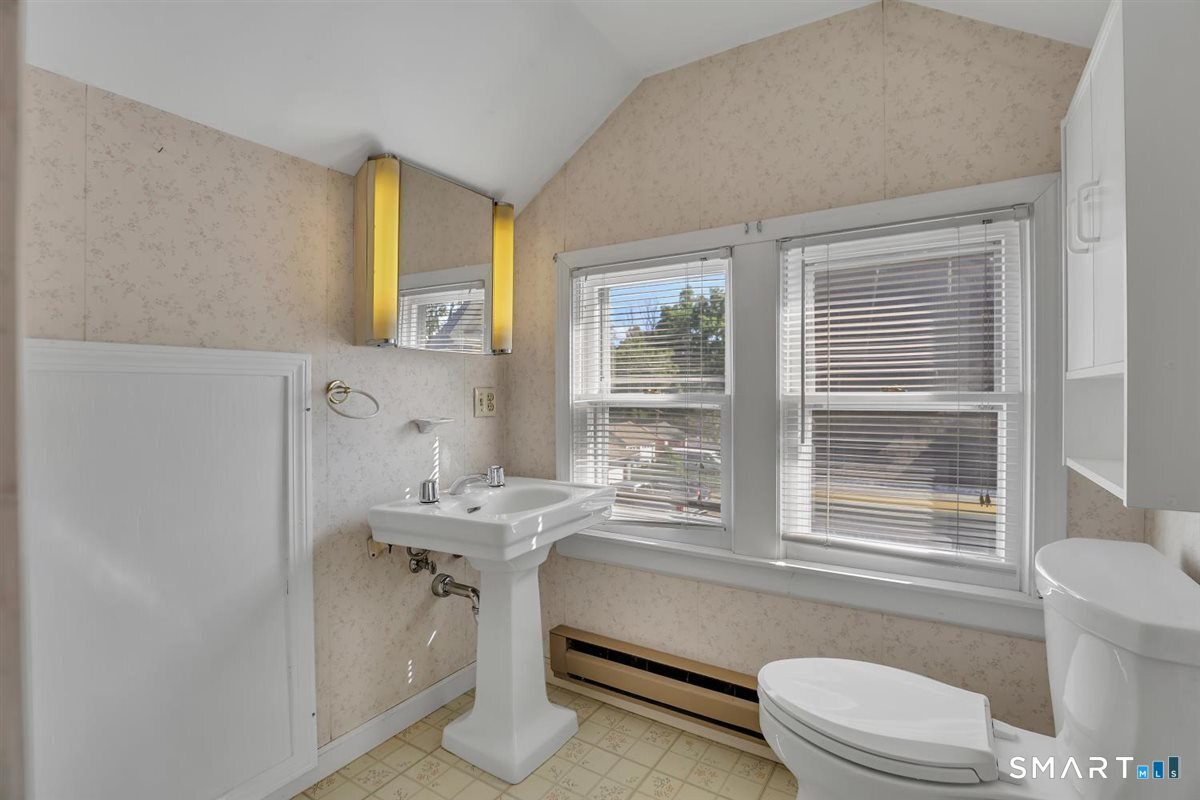 225 Stratford Road photo 24