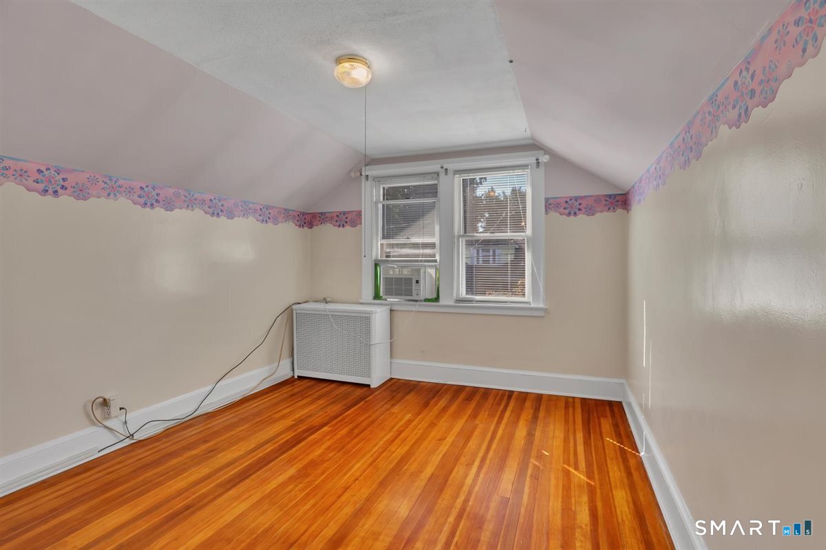 225 Stratford Road photo 22