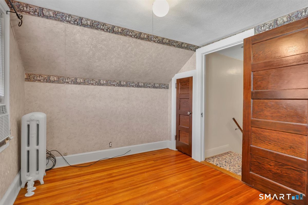 225 Stratford Road photo 26