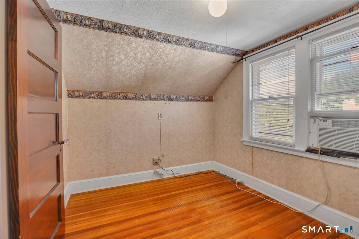 225 Stratford Road photo 27