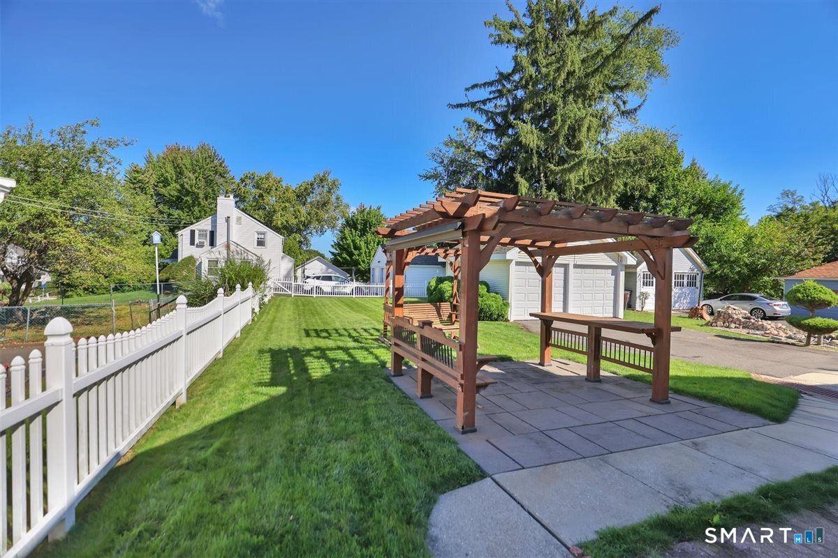 225 Stratford Road photo 30