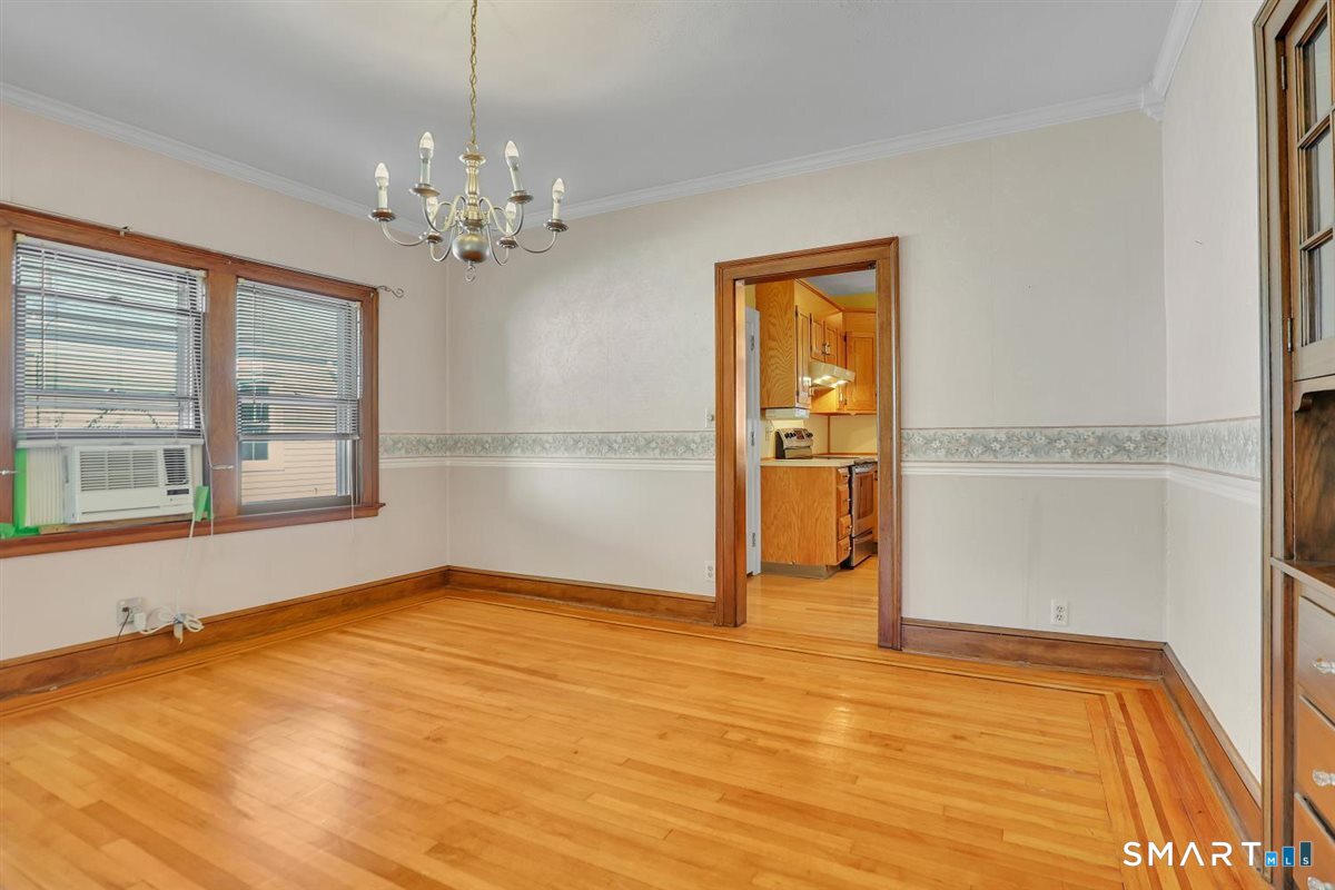 225 Stratford Road photo 8