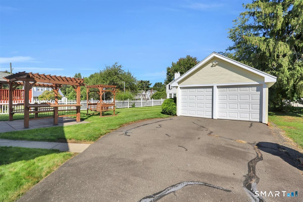 225 Stratford Road photo 29