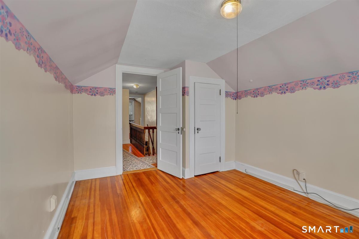 225 Stratford Road photo 23