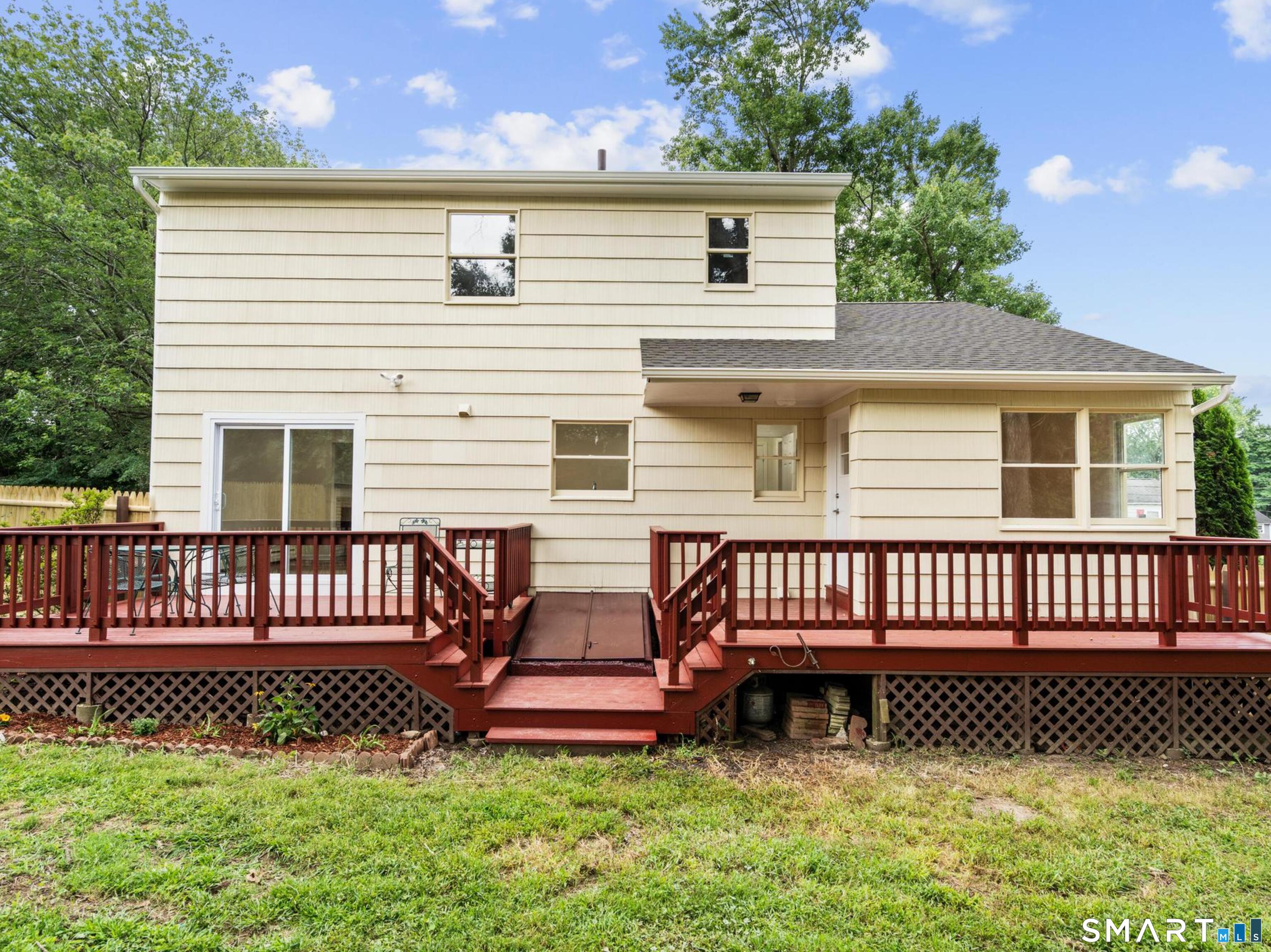 341 Lounsbury Street photo 36