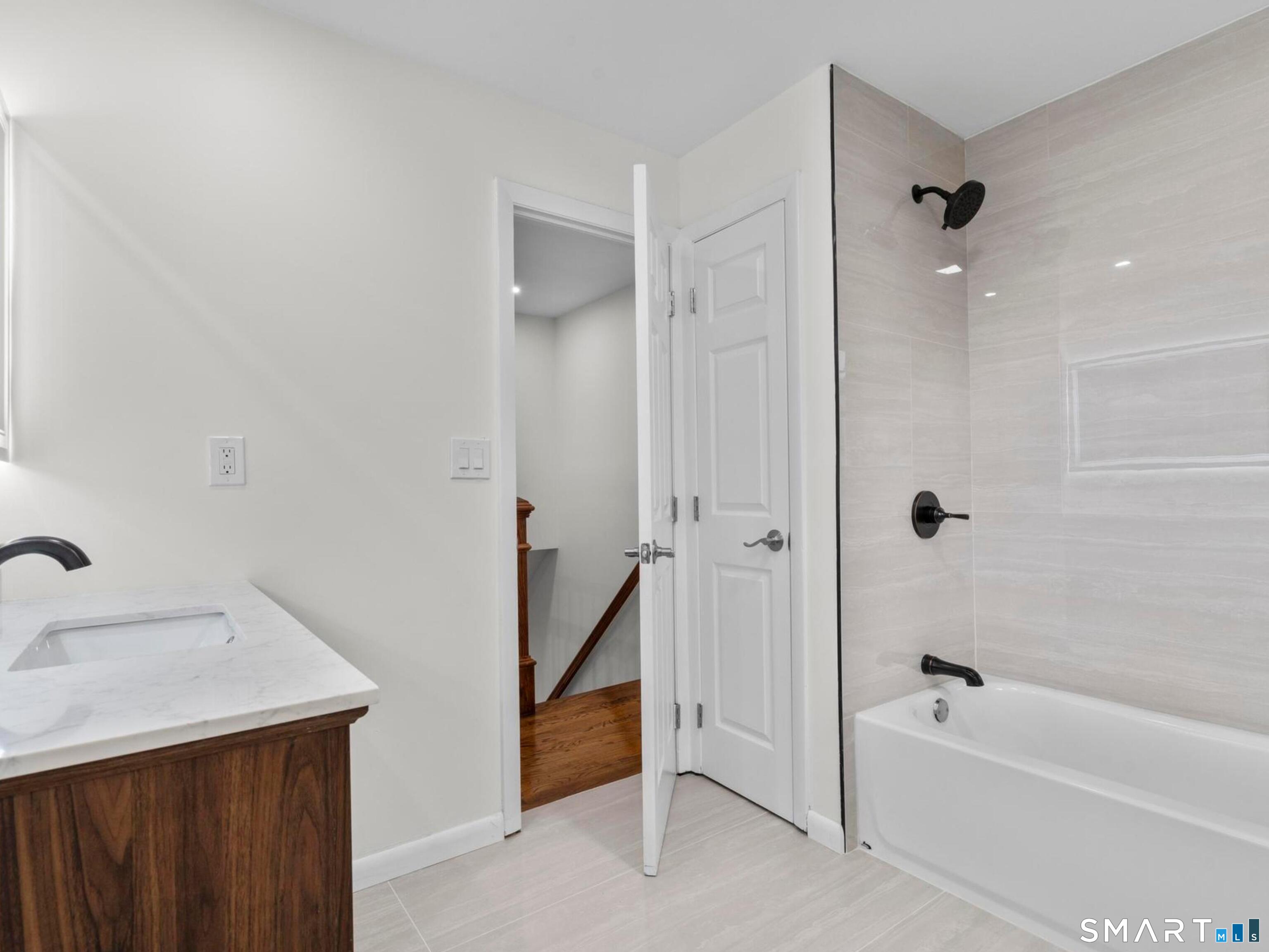 341 Lounsbury Street photo 17