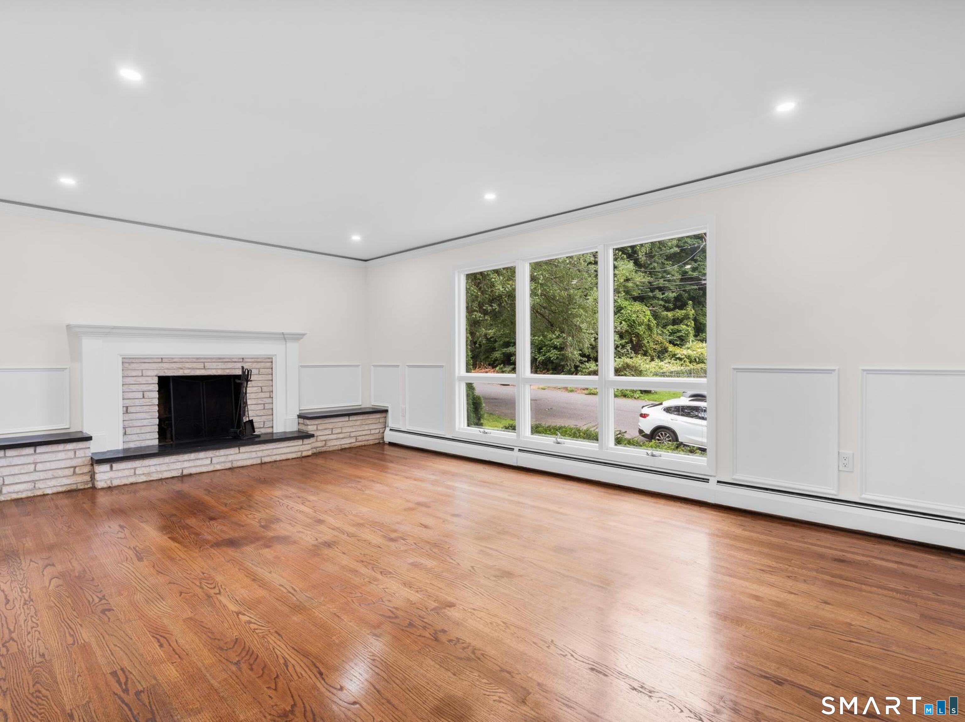 341 Lounsbury Street photo 16