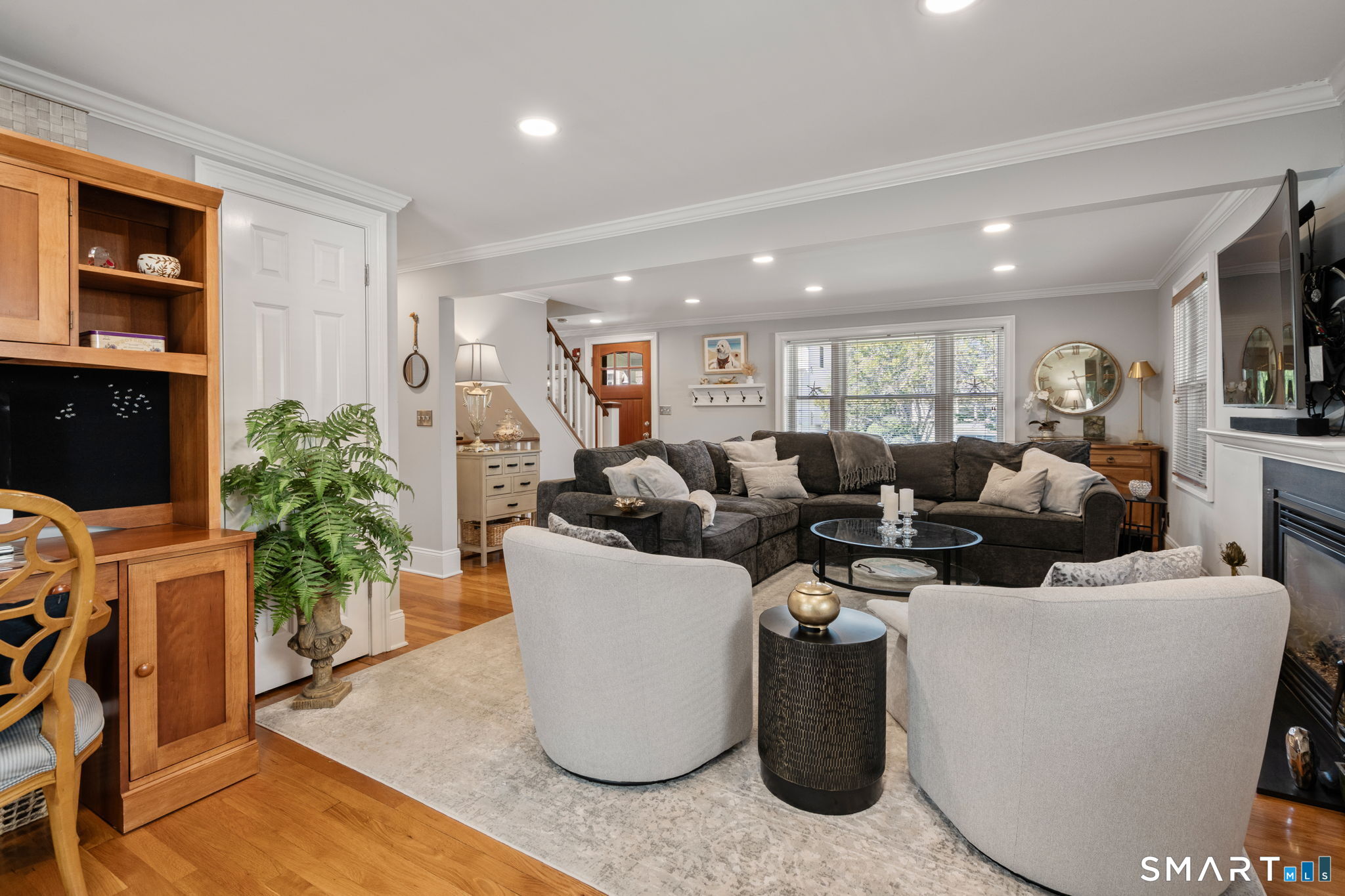717 Riverside Drive photo 3