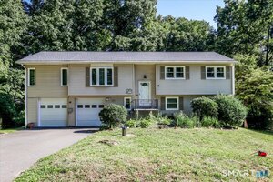 28 Deepwood, Bethel