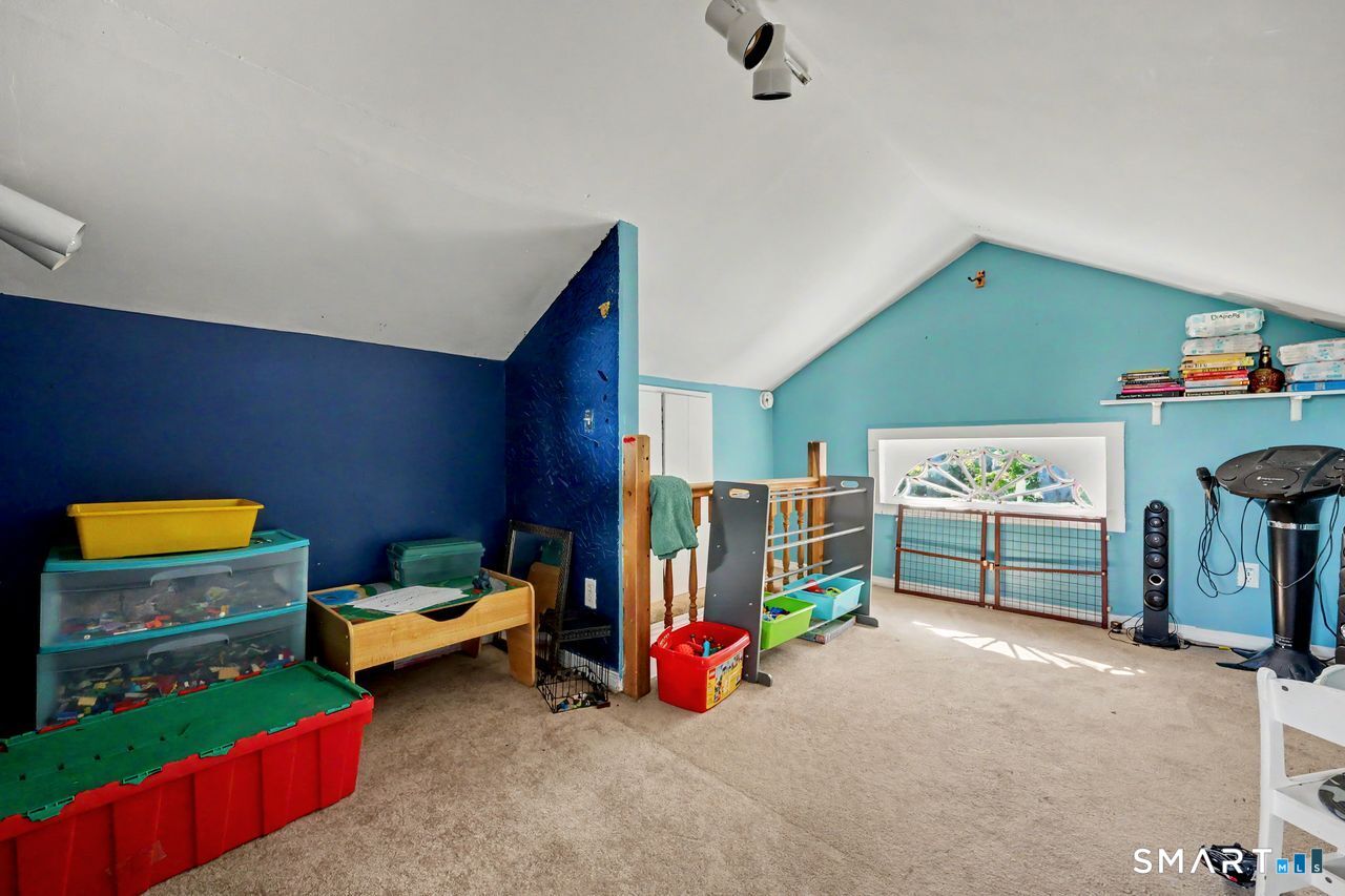 33 Pleasant Street photo 29