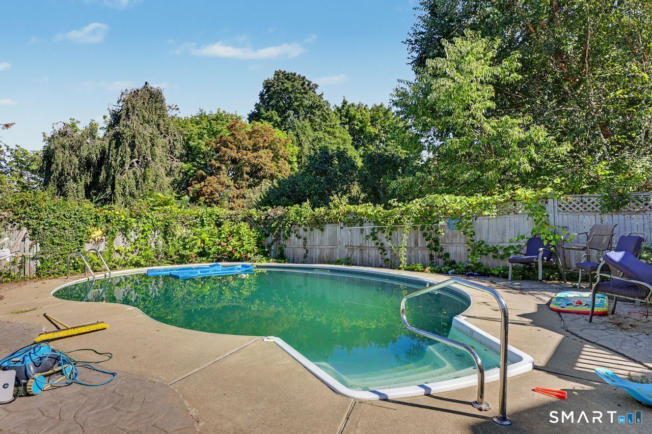 33 Pleasant Street photo 34