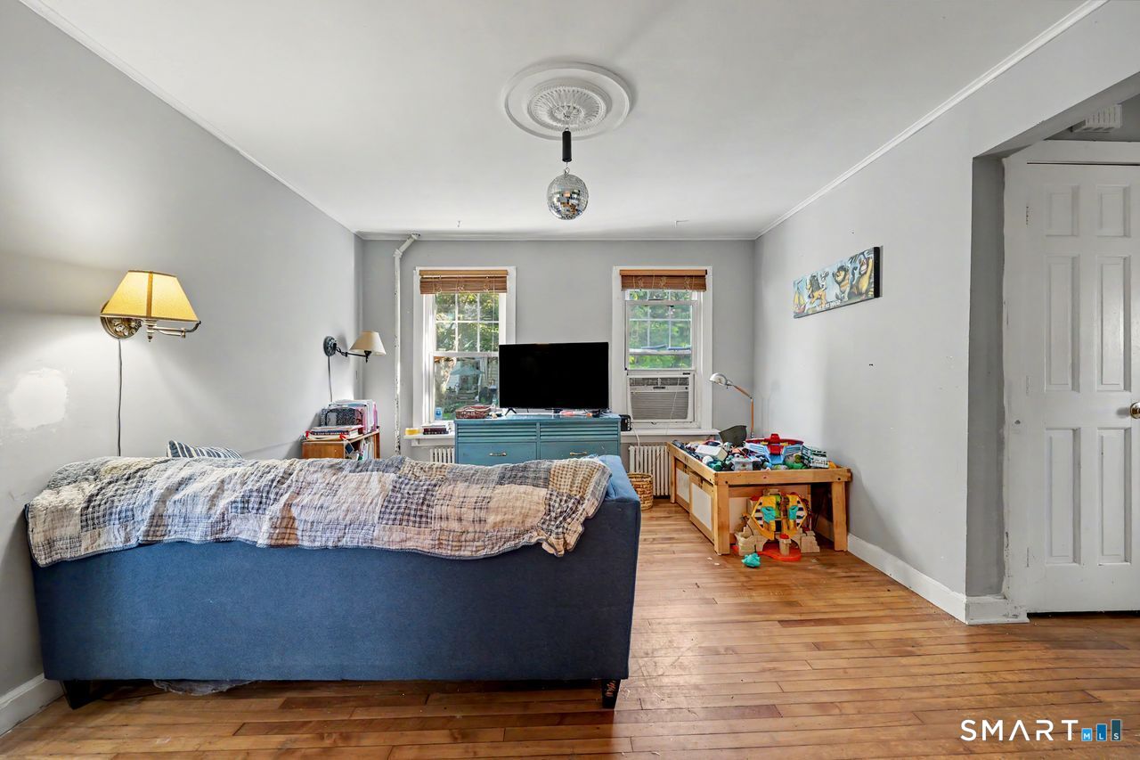 33 Pleasant Street photo 8