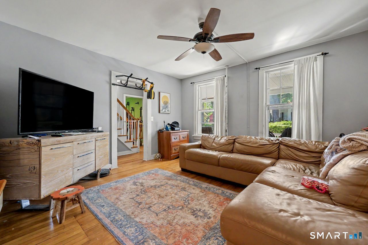 33 Pleasant Street photo 3