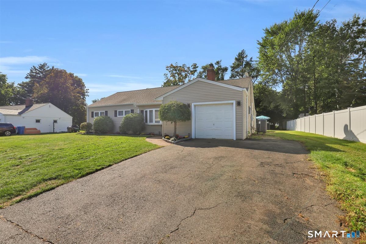 22 Elizabeth Drive photo 29