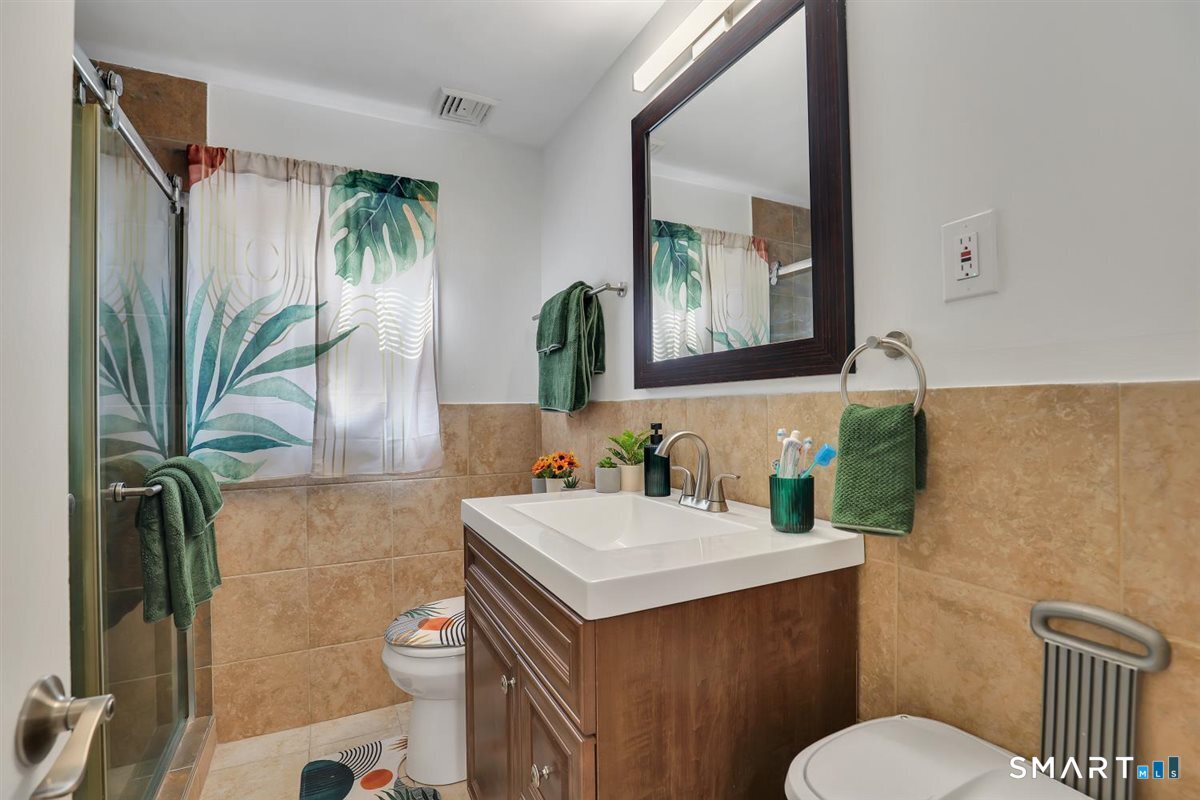 22 Elizabeth Drive photo 11