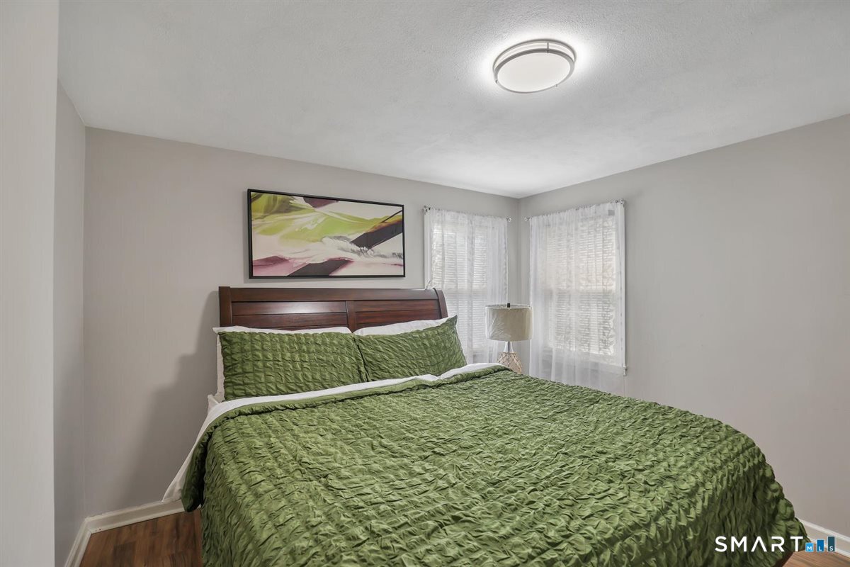 22 Elizabeth Drive photo 12