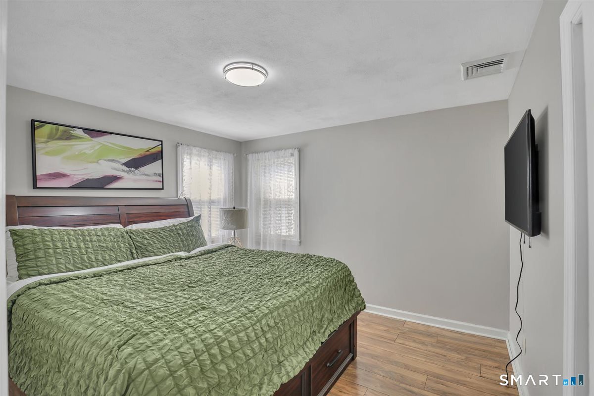 22 Elizabeth Drive photo 14