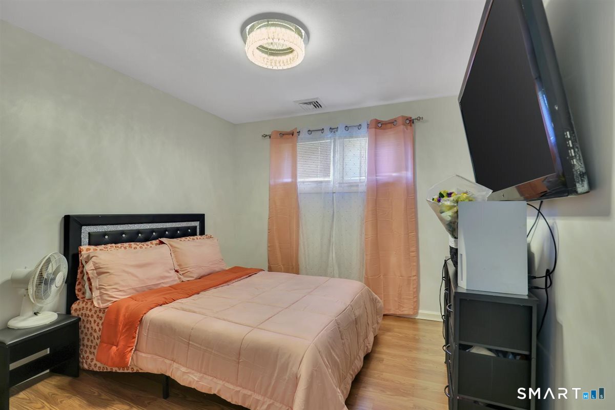 22 Elizabeth Drive photo 15