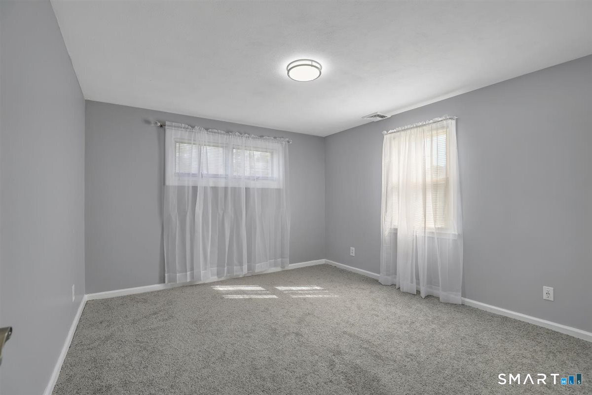 22 Elizabeth Drive photo 17