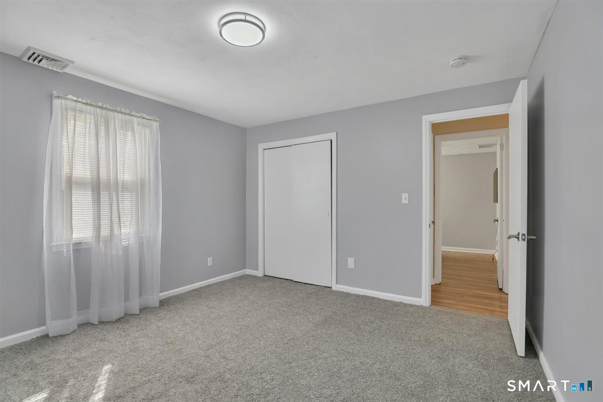 22 Elizabeth Drive photo 19