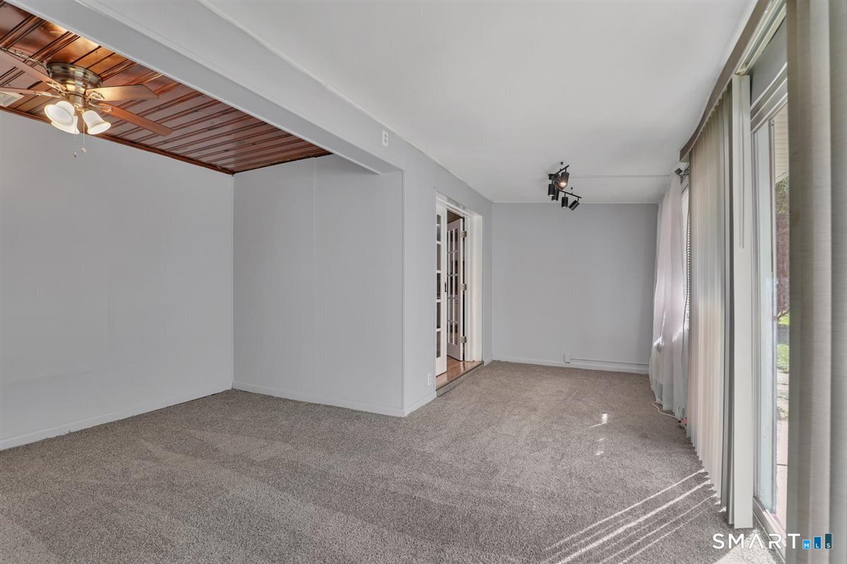22 Elizabeth Drive photo 23