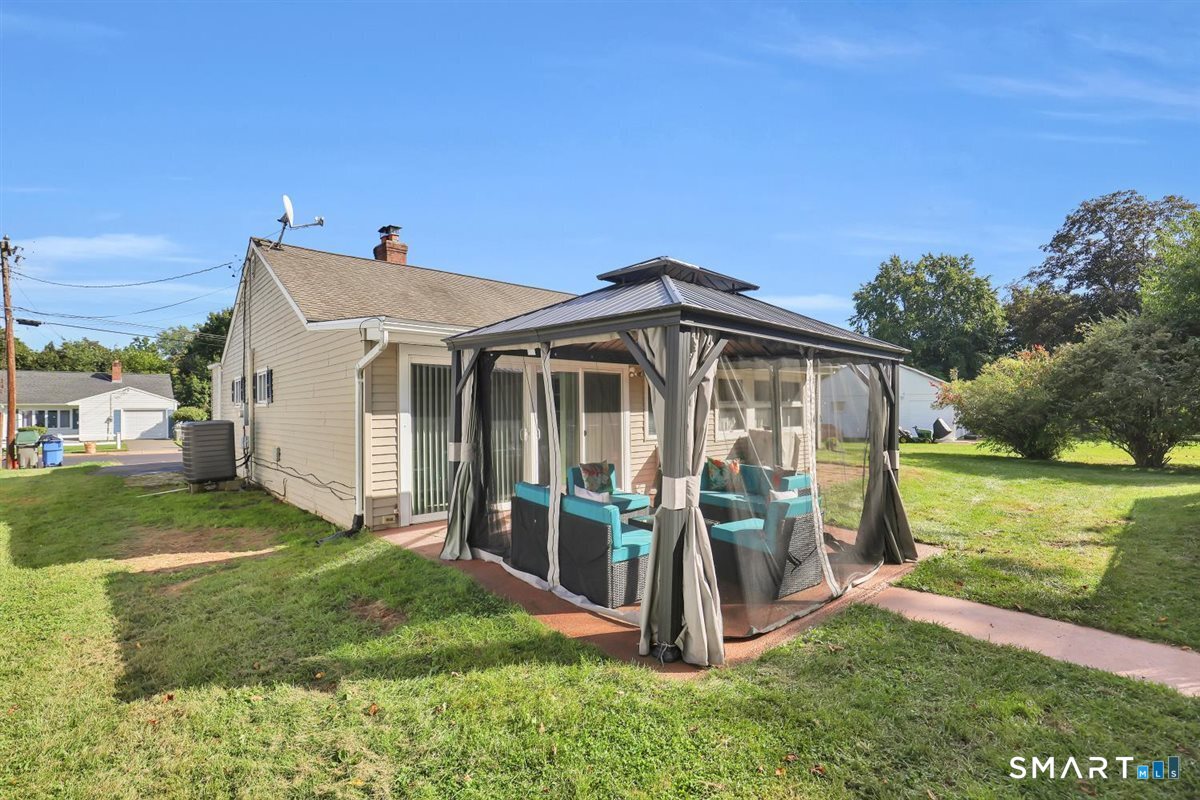 22 Elizabeth Drive photo 25