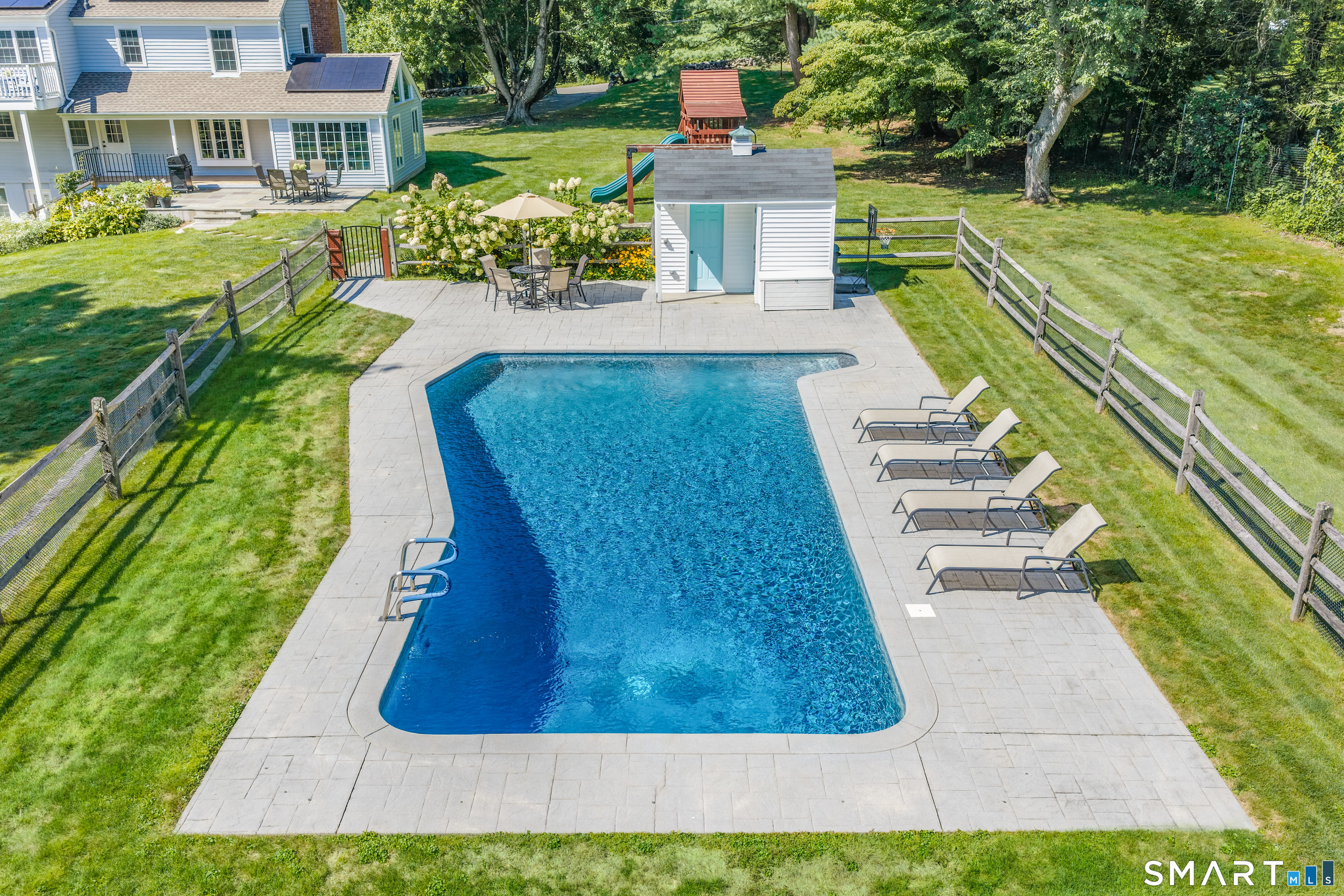 23 Jonathan Road, New Canaan, Connecticut photo 2