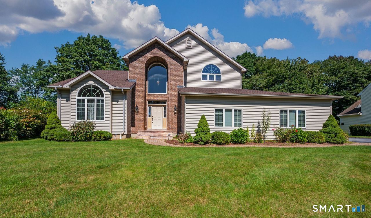Photo 1 of Single family home for sale at 124 Suncrest Ct, Torrington, CT 06790 | MLS# 24183172 | Listing updated on 2026-10-06