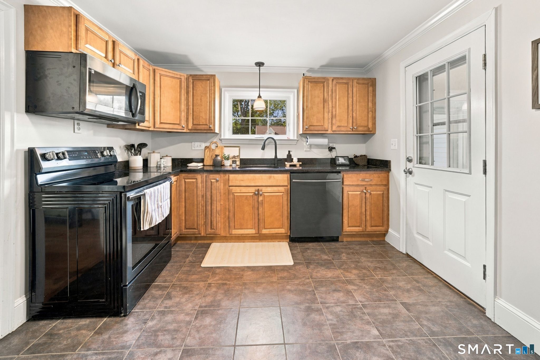 Photo 2 of Single family home for sale at 460 Main St, Newington, CT 06111 | MLS# 24207240 | Listing updated on 2026-09-19