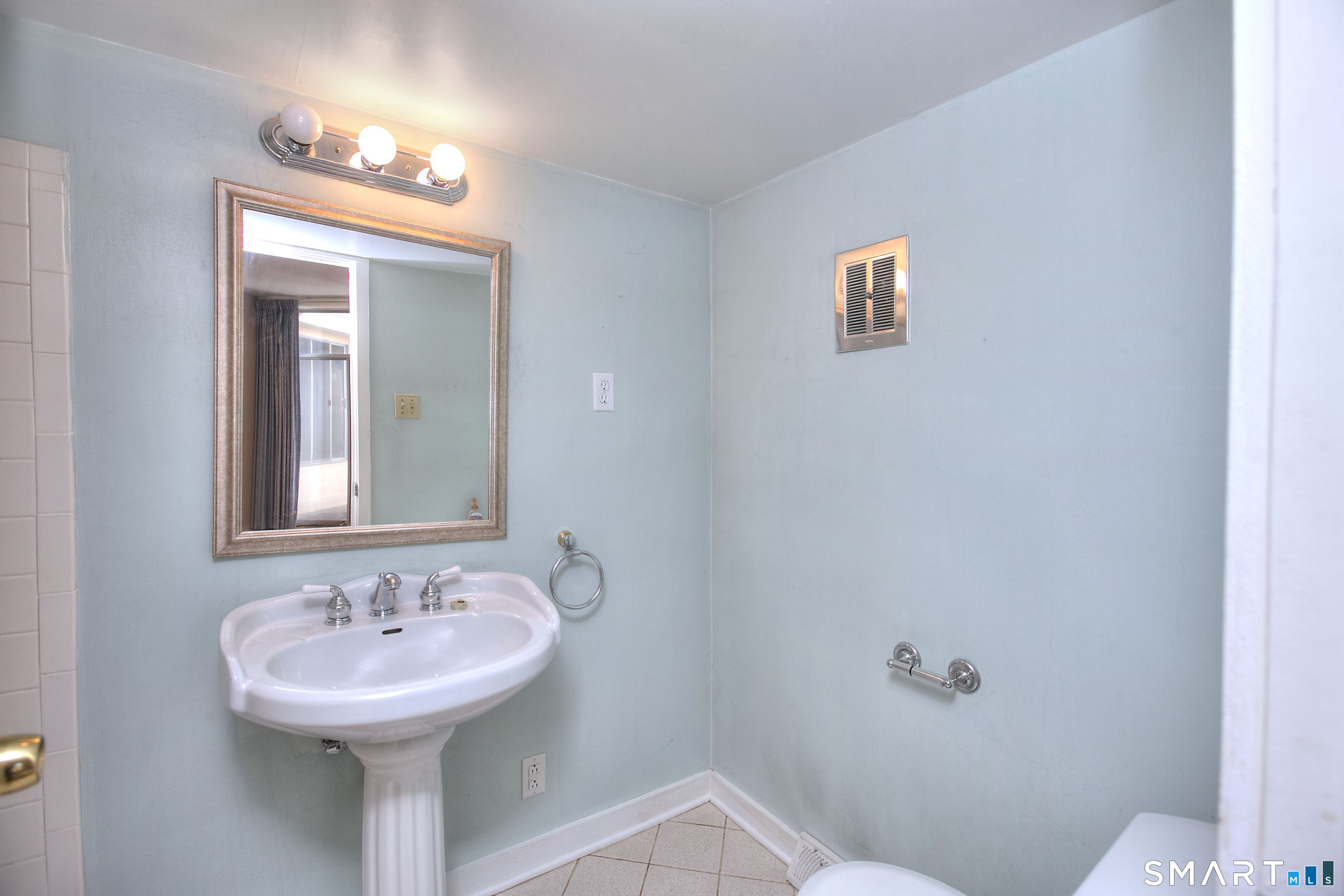 160 Fairfield Woods Road Unit #25 photo 14