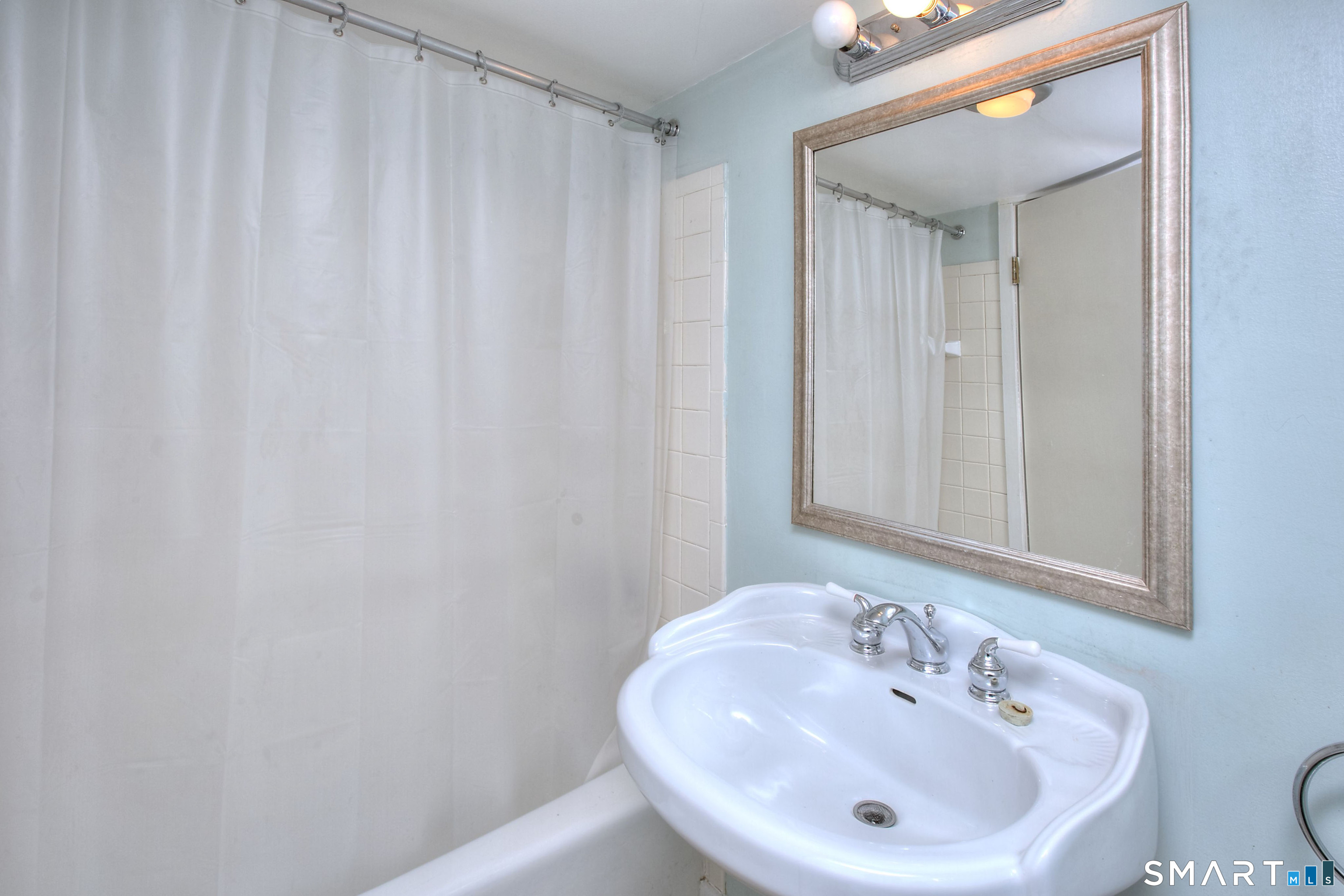 160 Fairfield Woods Road Unit #25 photo 15