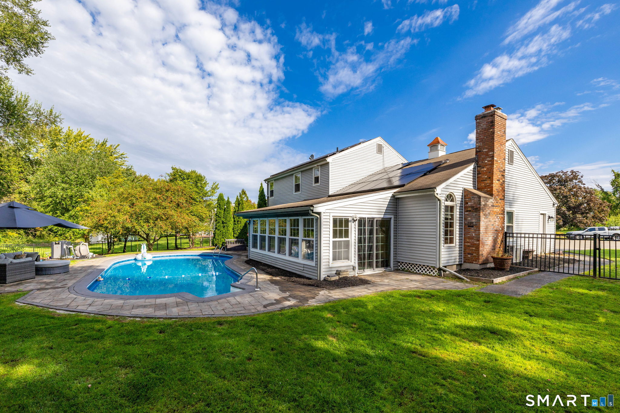 75 Isabelle Drive photo 2
