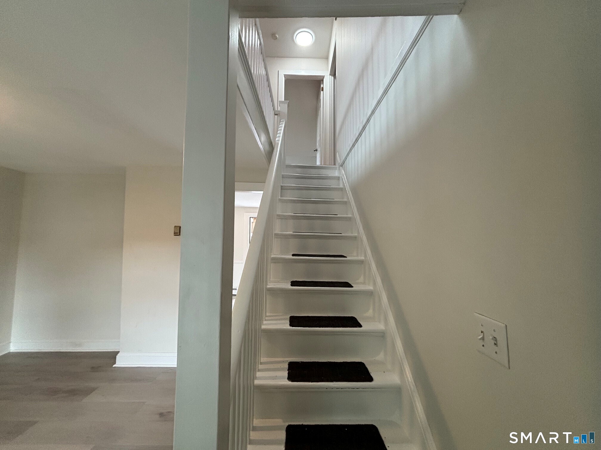 245 W. Glenville Road photo 8