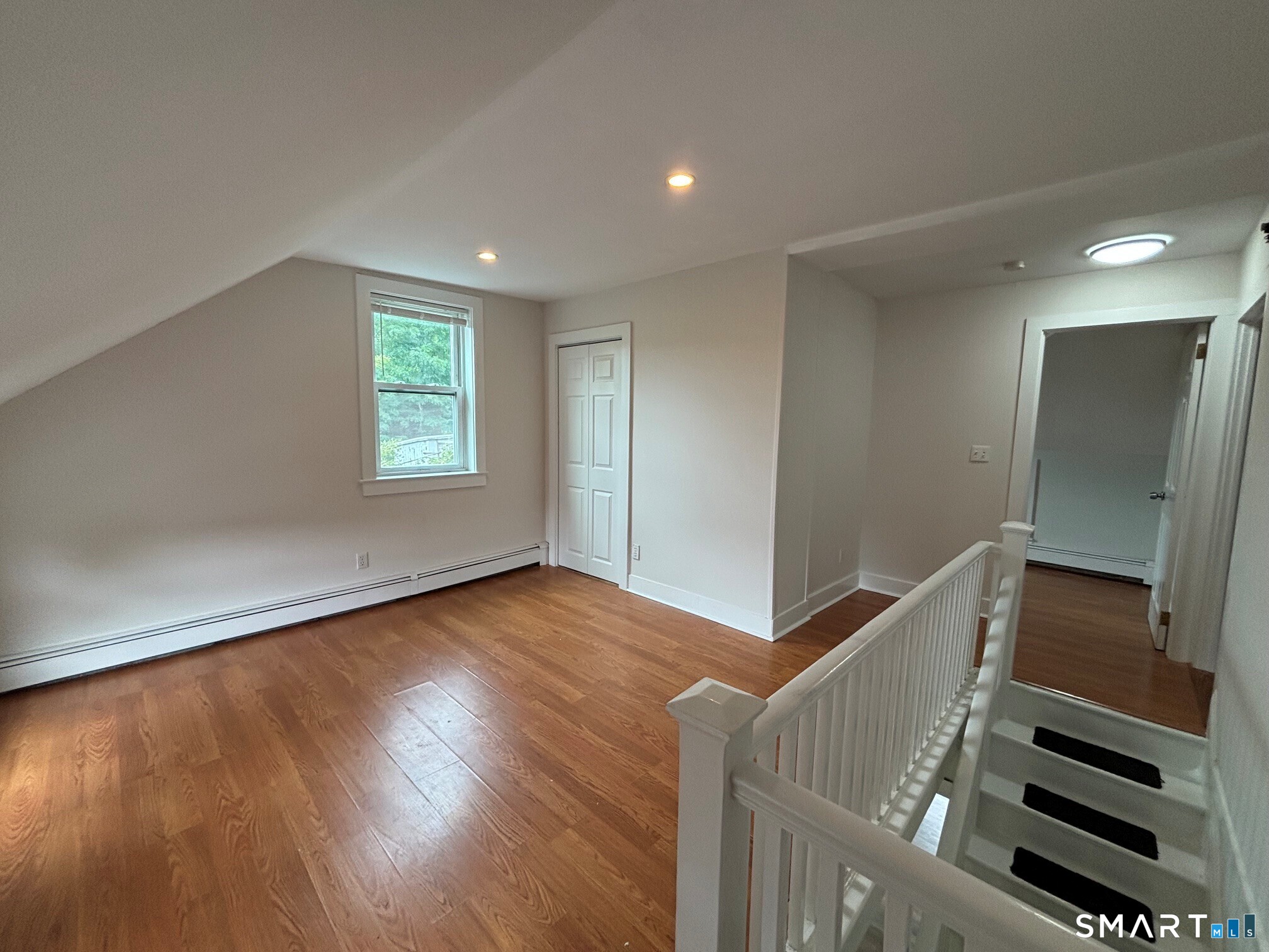 245 W. Glenville Road photo 9