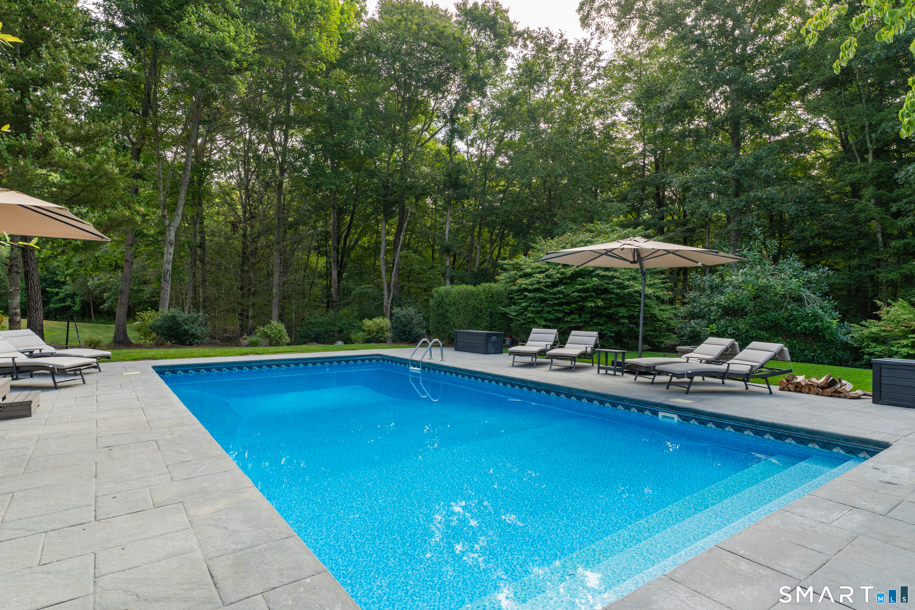 77 Hickory Lane photo 31