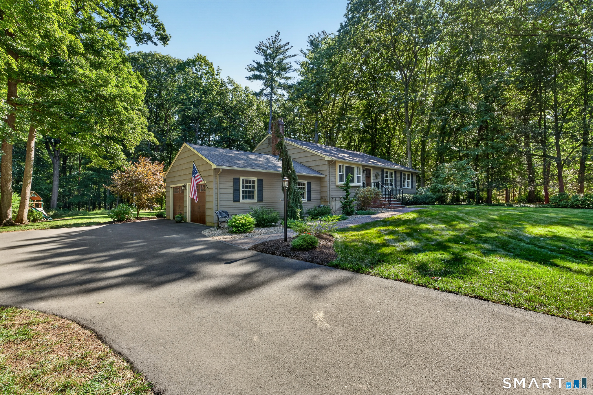 Photo 3 of Single family home for sale at 26 Minister Brk Dr, Simsbury, CT 06070 | MLS# 24206164 | Listing updated on 2026-09-18
