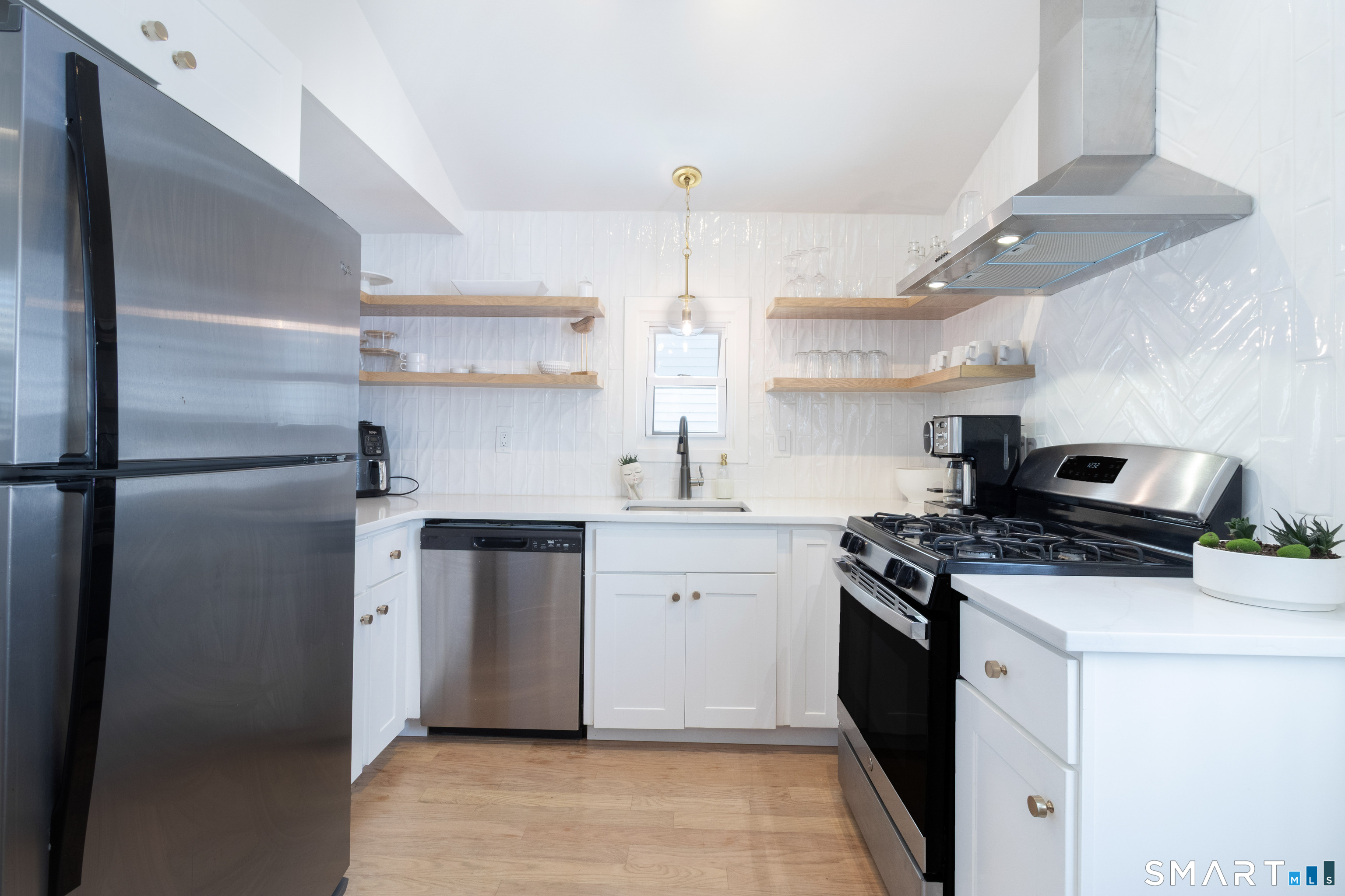 784 East Broadway photo 11