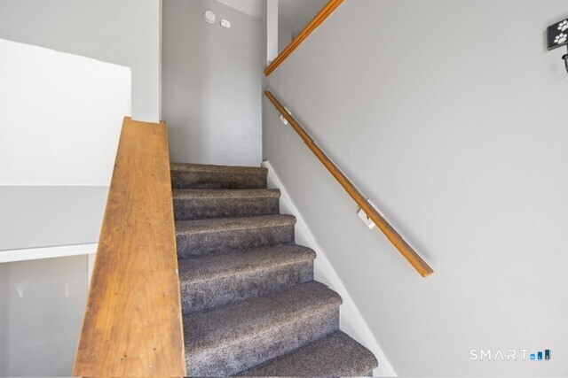 92 Carriage Lane photo 10