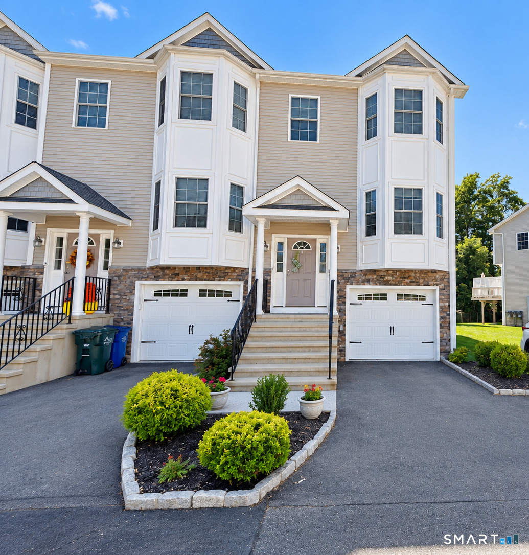 16 Ardi Court — photo 1