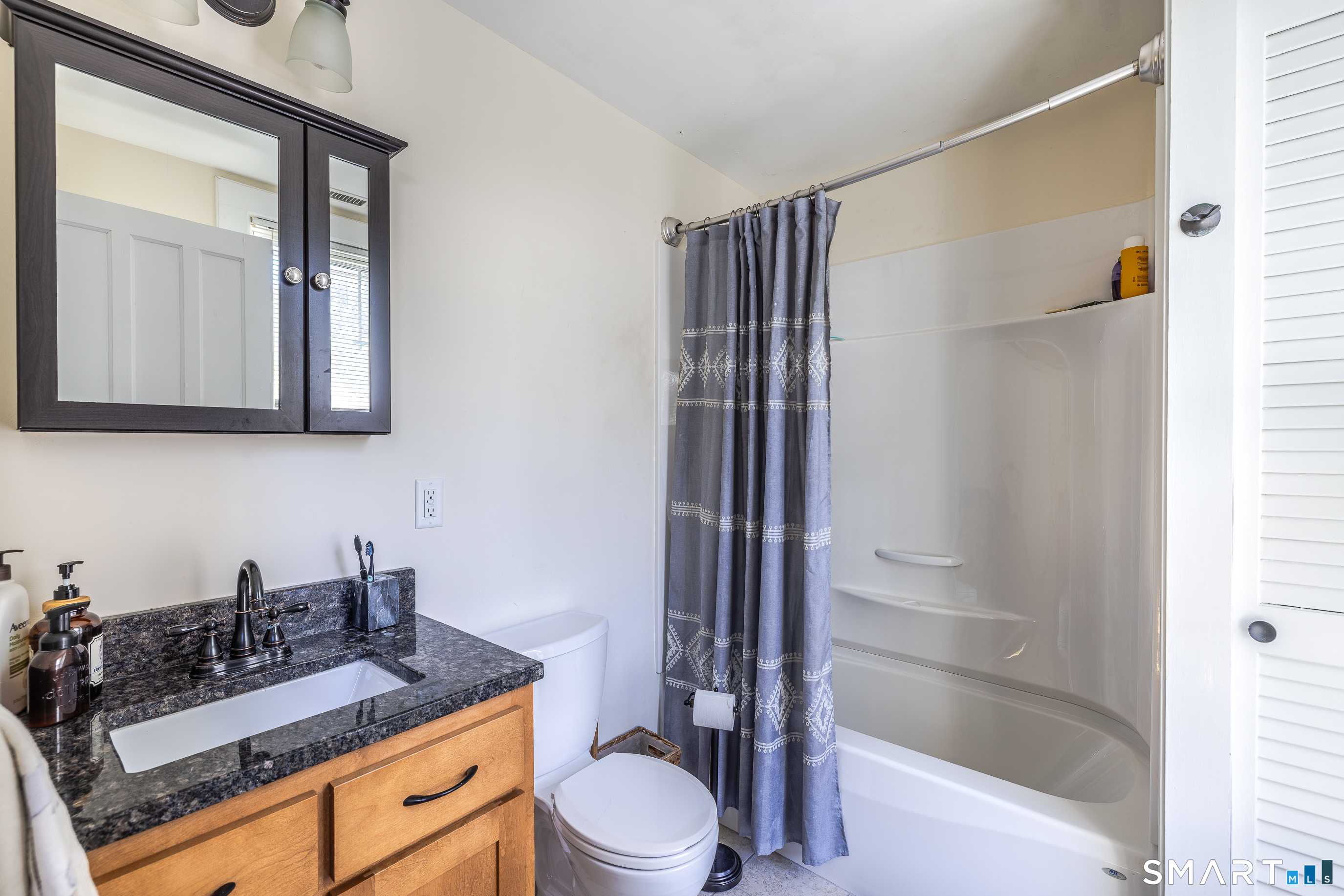 120 Howe Avenue photo 15