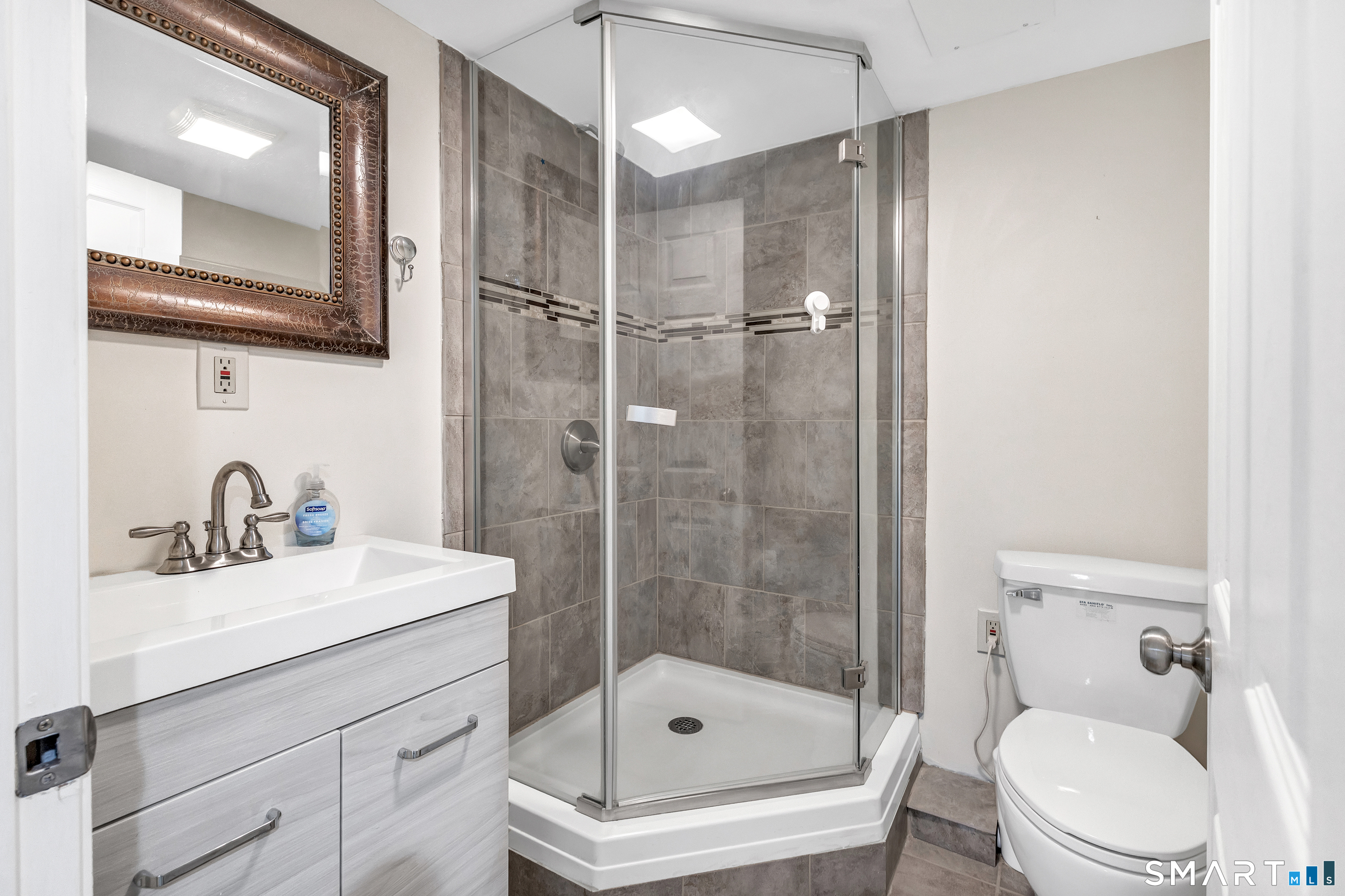345 Harlem Avenue photo 27