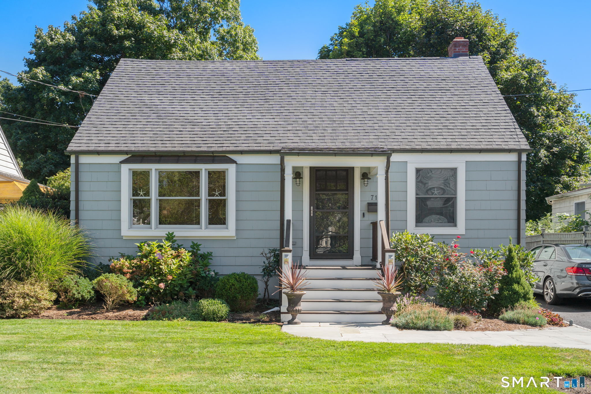 717 Riverside Drive photo 2