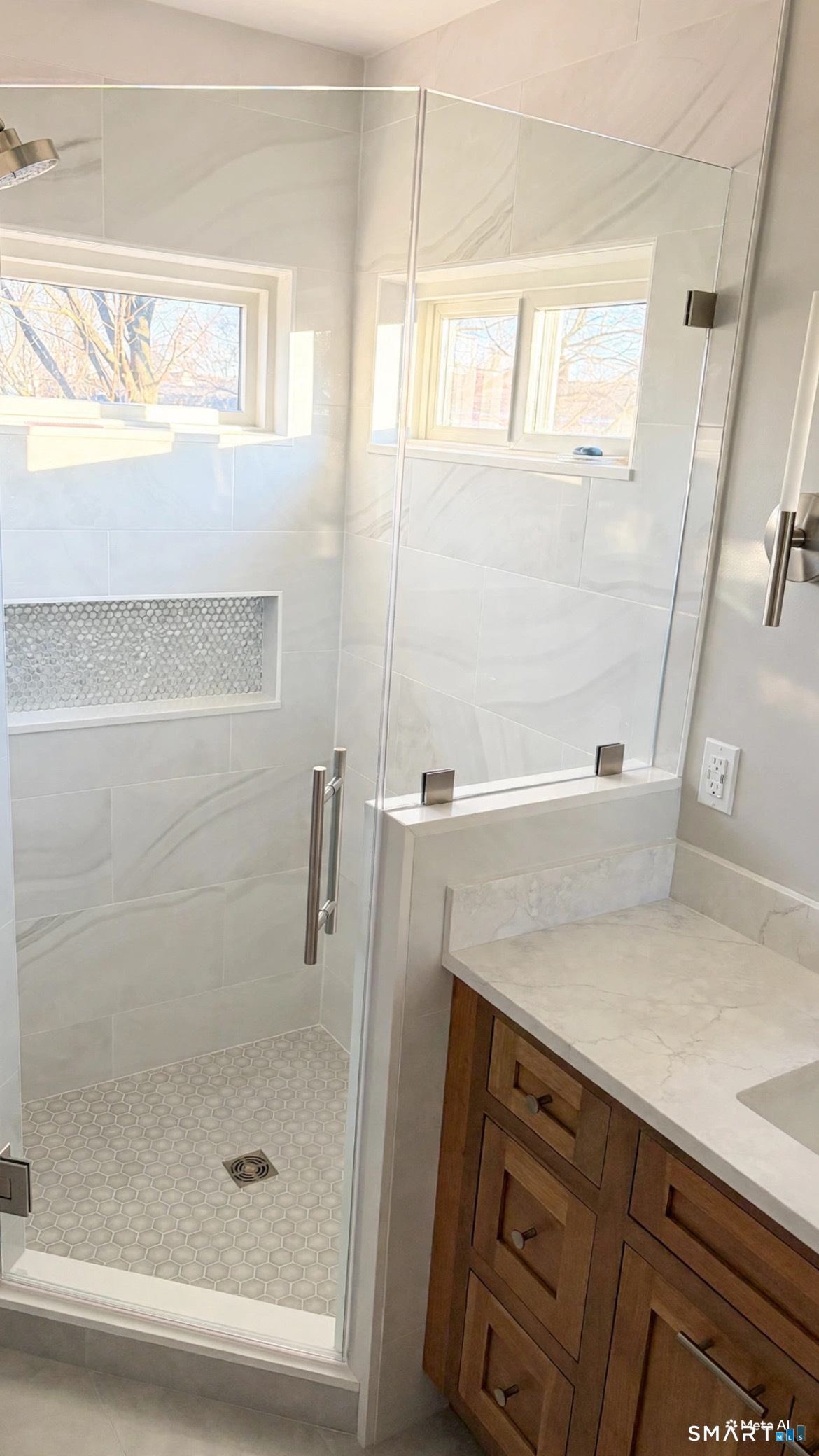717 Riverside Drive photo 22