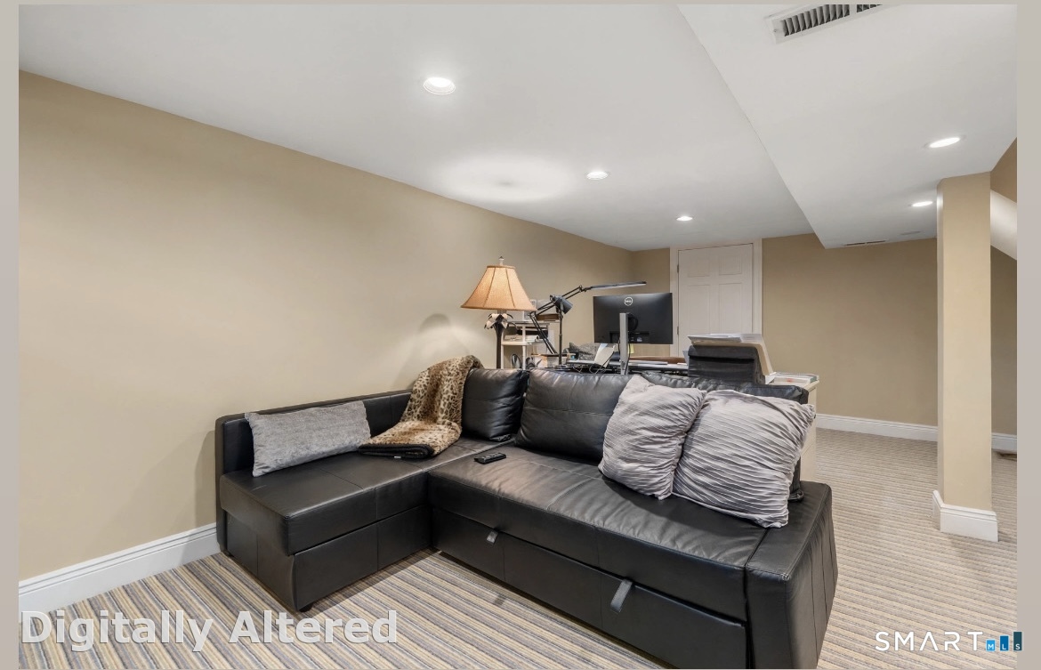 717 Riverside Drive photo 27