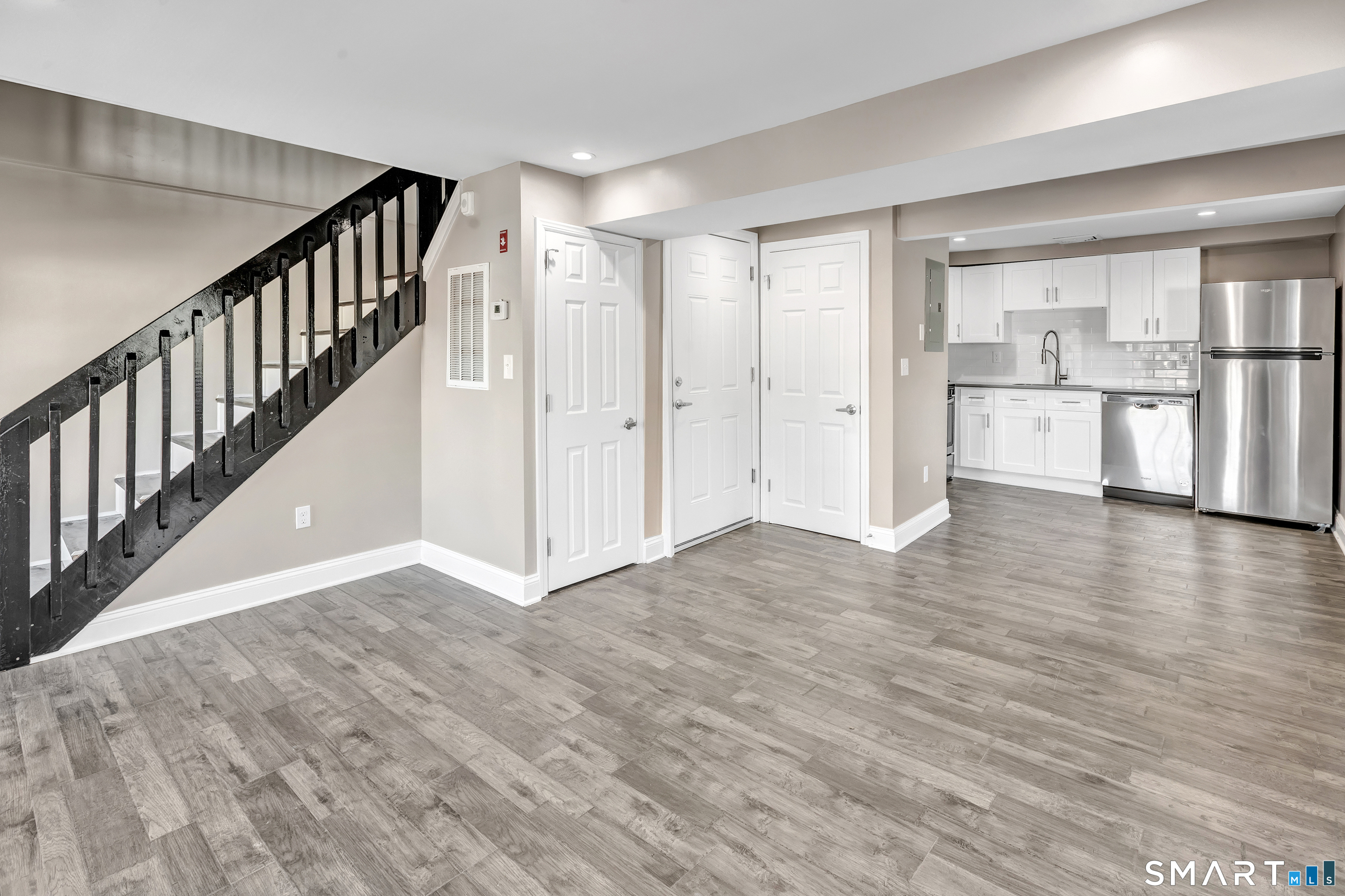 418 Howe Avenue Unit #E photo 3